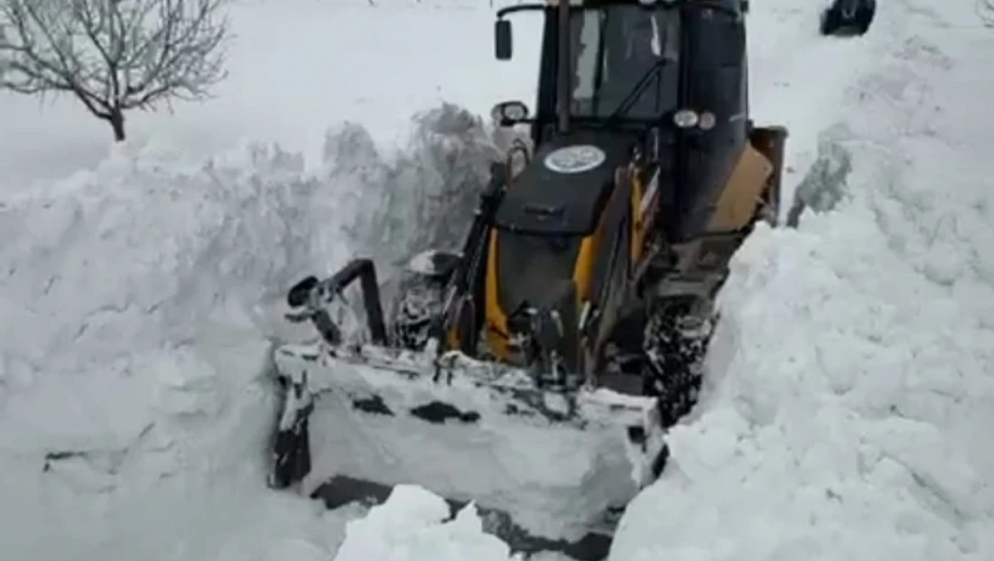 Darende Belediyesi'nden karla mücadelede yoğun mesai