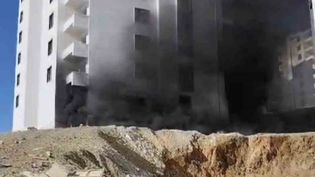 Elazığ'da inşaat halindeki binada yangın çıktı