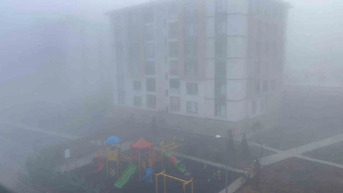 Elazığ'ın yüksek kesimlerinde sis etkili oldu