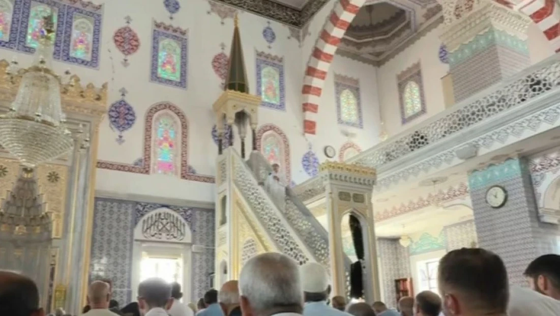 Genç hafızın Ayasofya hayali: İlk Cuma namazını Saray Camisi'nde kıldırdı