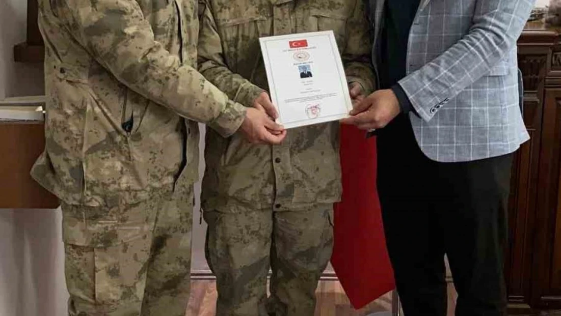 Hozat'ta Uzman Çavuş Yunus Can'a anlamlı takdir