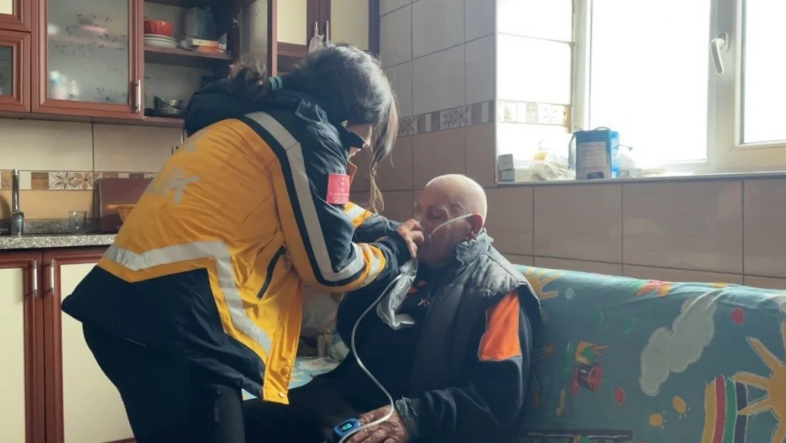 Kar kalınlığının 145 santimetreyi aştığı Ovacık'ta hayat kurtaran müdahale