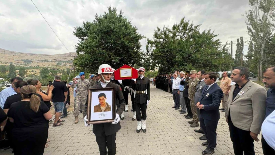 Şehit Kemal Demirbaş'ın naaşı 26 yıl sonra aile mezarlığına nakledildi