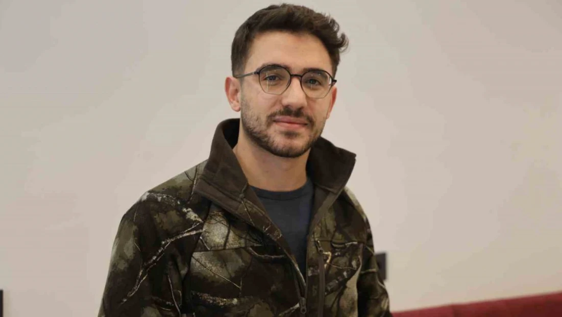 Sipariş ettiği dürümün içerisine sakalının kıllarını koydu, hesap ödemeden çıktı