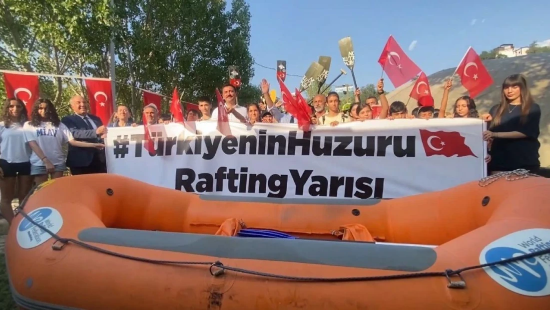 Tunceli'de, Türkiye'nin Huzuru Rafting Yarışması'nın startı verildi
