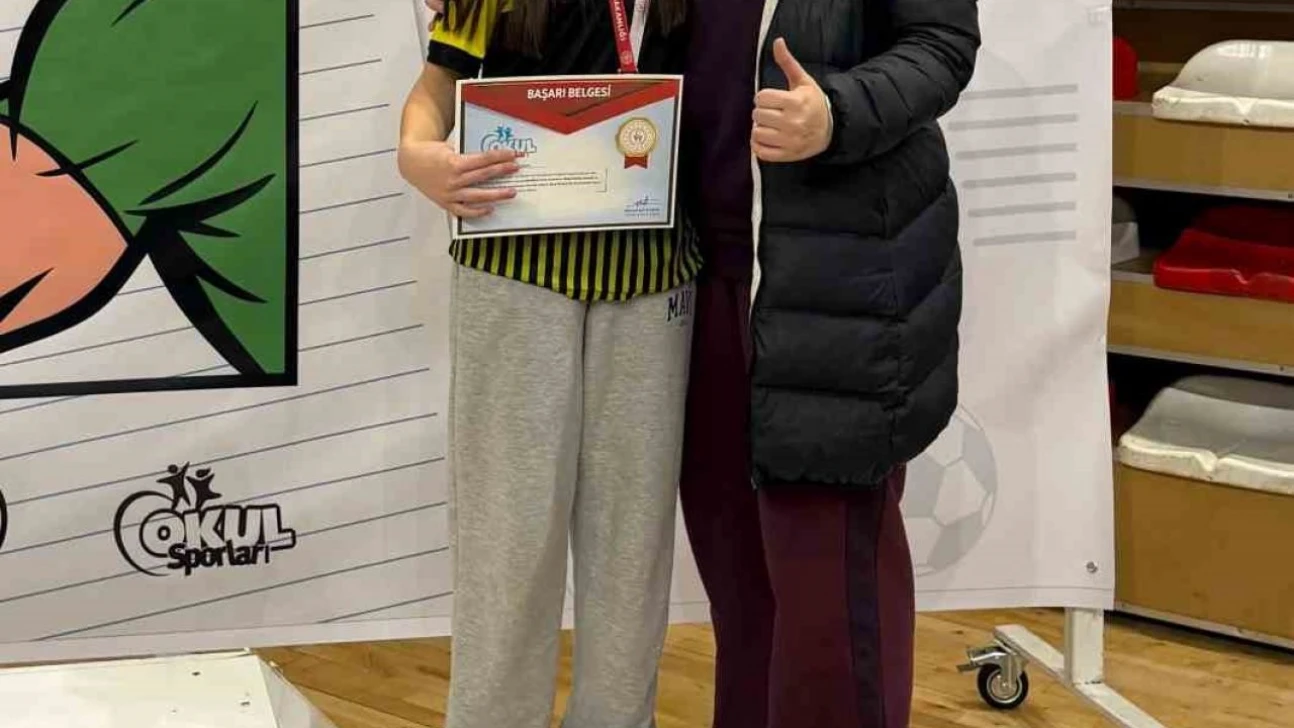 Elazığ'a bilek güreşinde 3 madalya