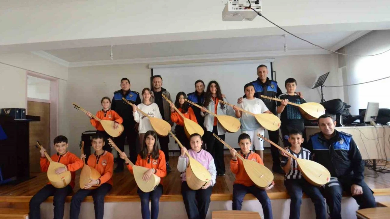 Tunceli Emniyeti'nden öğrencilere hem eğitim hem eğlence