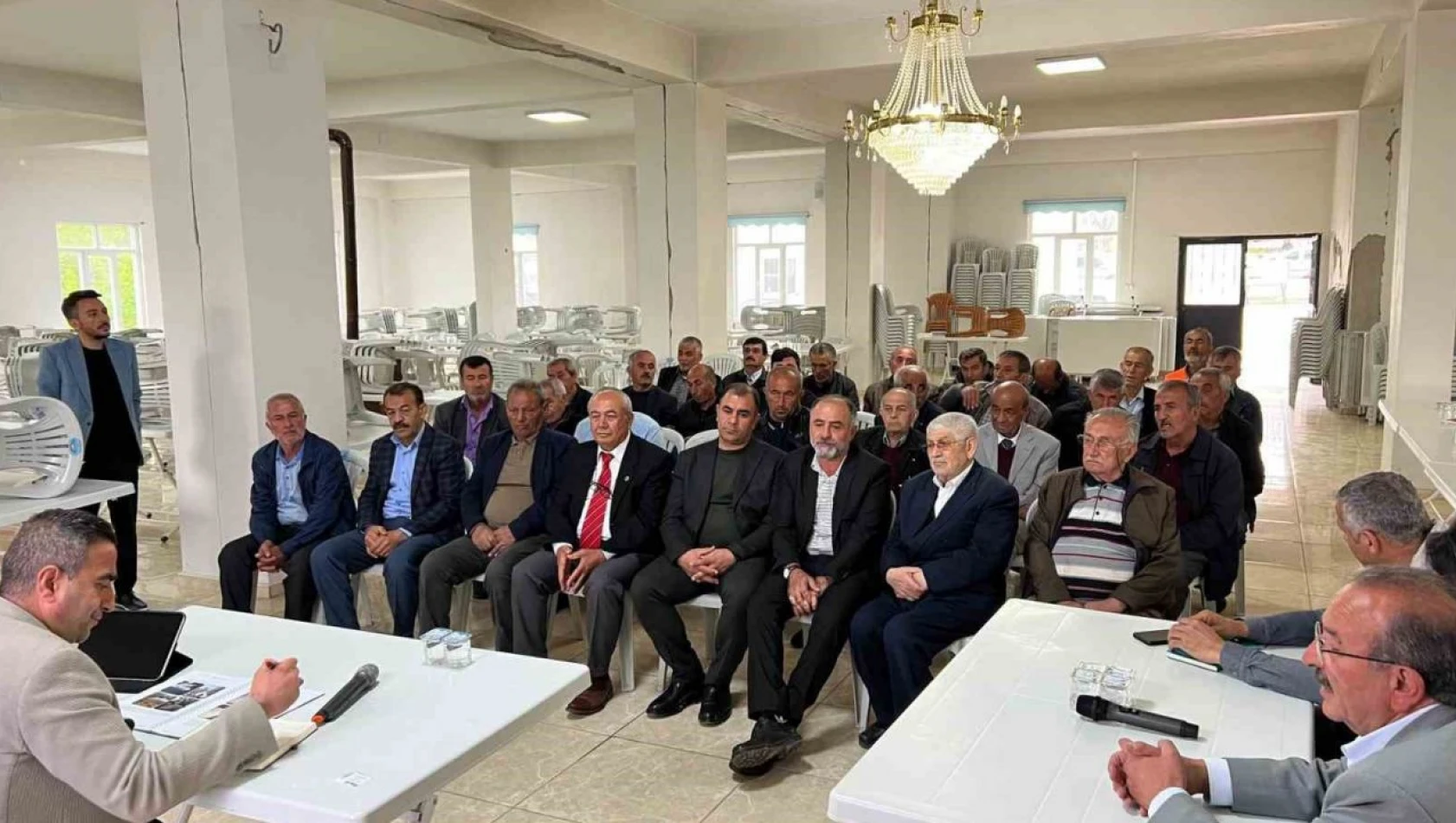 Akçadağ'da Başkan Ulutaş'ın vatandaşla buluşmaları devam ediyor