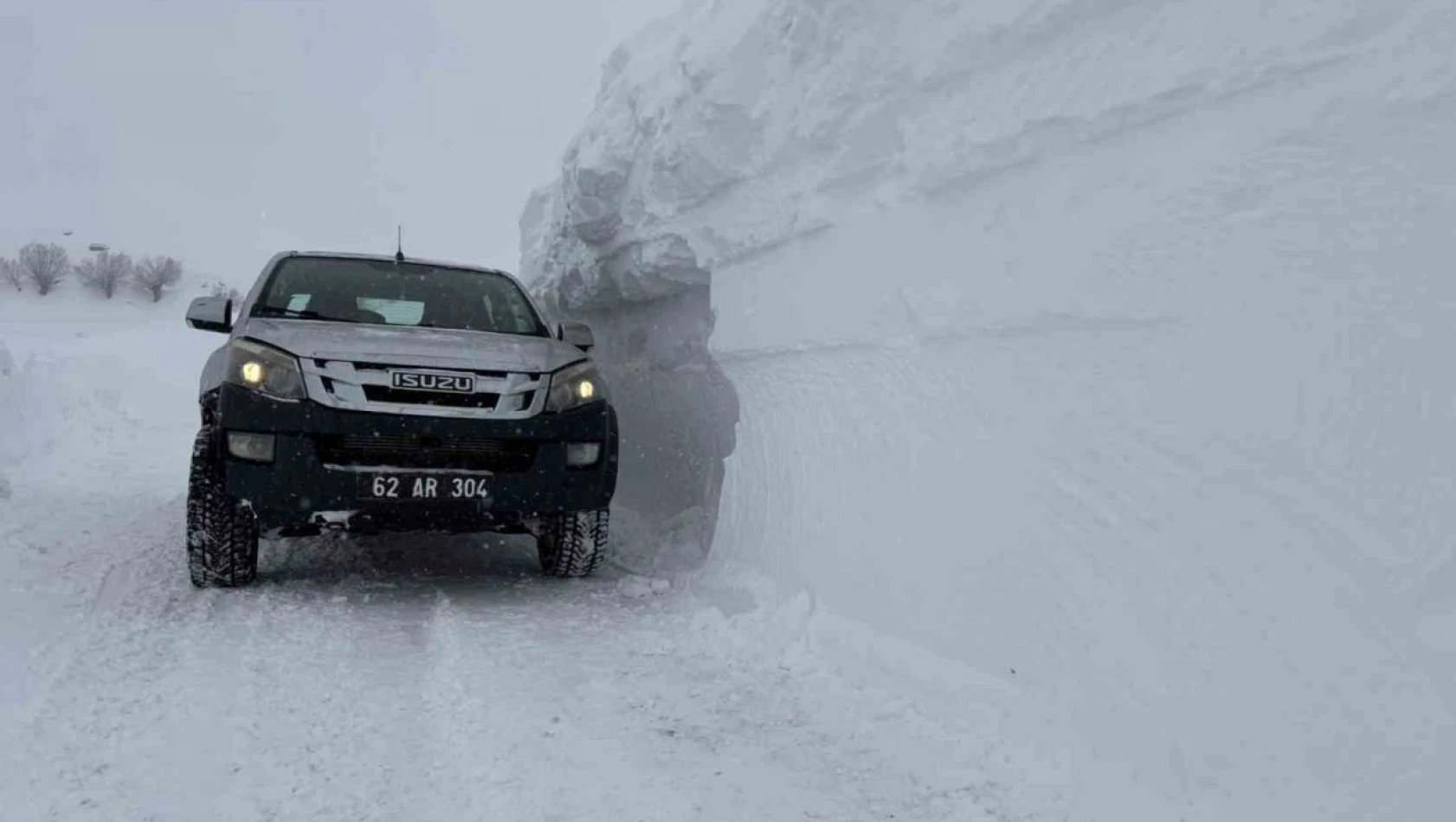 Tunceli'de karla mücadele çalışmaları gece gündüz sürüyor