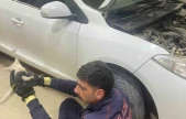 Elazığ'da aracın motor kısmına sıkışan kedi, itfaiye tarafından kurtarıldı