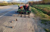Traktöre arkadan çarpan otomobilde sürücü yaralandı