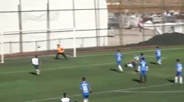 Malatya'da okul sporları futbol müsabakasında ayakta alkışlanan gol