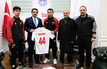 Battalgazi Belediyespor'un milli gururları Başkan Taşkın'ı ziyaret etti
