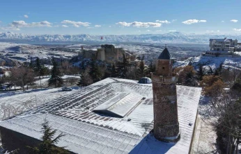 Beyaz gelinliğini giyen Harput havadan görüntülendi