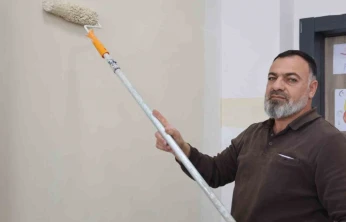 Bir babanın vefası: Şehit oğlunun adını taşıyan okulu kendi elleriyle yeniliyor