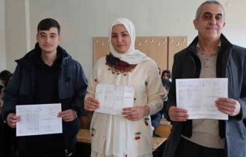 Bir okul, üç nesil, tek karne günü