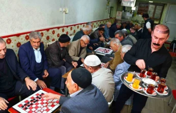 Bu çay ocağında yıllardır sadece dama oynanıyor