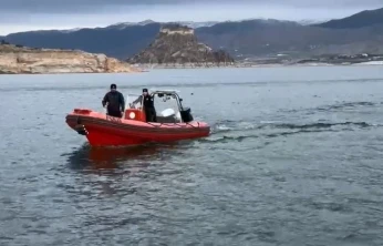 Dalgıç polisler Keban Baraj sahasında yaşlı adamı arıyor
