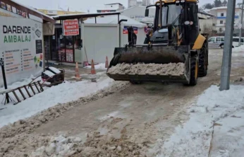 Darende Belediyesi karla mücadelede 7/24 sahada