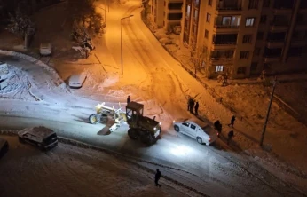 Darende Belediyesi'nin kar mesaisi sürüyor