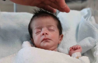 Doğuştan yemek borusu olmayan 4 günlük bebek, Elazığ'da hayata tutundu