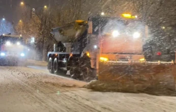 Elazığ Belediyesi, karla mücadele çalışmalarını sürdürüyor