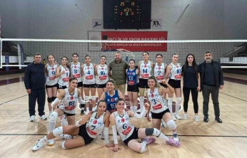 Elazığ Belediyespor Kadın Voleybol Takımı dolu dizgin gidiyor