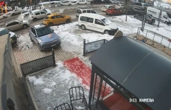 Elazığ'da 3 aracın karıştığı kaza kamerada: 1 yaralı