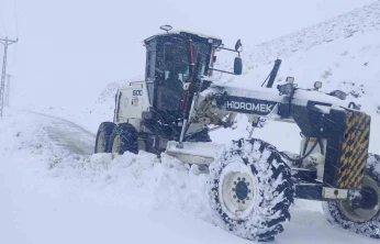 Elazığ'da 423 köy yolu ulaşıma kapandı, ekiplerin çalışması sürüyor