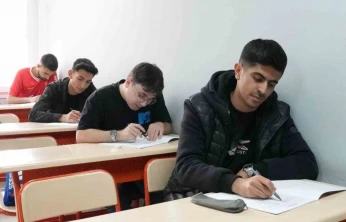 Elazığ'da 9 bin öğrenci sınavda ter döktü