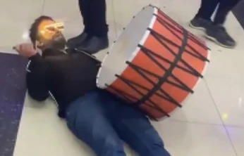 Elazığ'da düğünde davulcu performansı