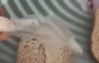 Elazığ'da ekmeğin içerisinden poşet çıktı