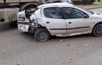 Elazığ'da iki otomobil çarpıştı: 1'i ağır 2 yaralı