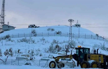 Elazığ'da kapalı 19 köy yolunda çalışmalar sürüyor