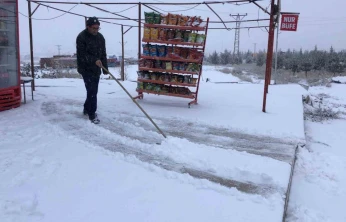 Elazığ'da kar yağışı etkili oldu, kent beyaza büründü