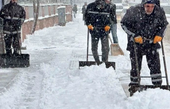 Elazığ'da kar yağışı etkili oldu, belediye ekipleri sahada