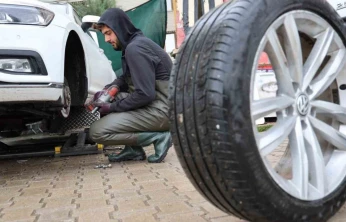 Elazığ'da kış lastiği için son gün yoğunluğu