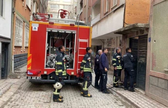 Elazığ'da metruk binada yangın