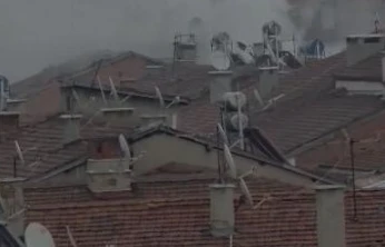 Elazığ'da metruk binada yangın