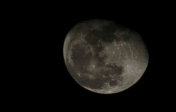 Elazığ'da şişkin ay mest etti