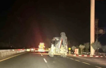 Elazığ'da stop ışıkları olmayan kepçe kazaya davetiye çıkardı