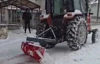 Elazığlı duyarlı vatandaşlardan karla mücadelede ekiplere destek