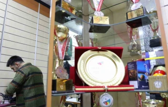 Gündüz terzi, akşam bilardo şampiyonu