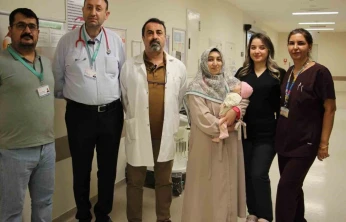 İç organları göğüs boşluğuna dolan bebek, başarılı ameliyatla hayata tutundu