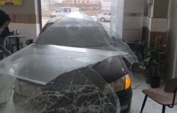 Kontrolden çıkan araç dönerciye girdi