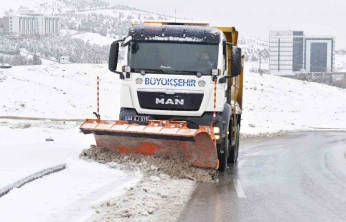 Malatya Büyükşehir Belediyesi'nden yoğun kar mesaisi