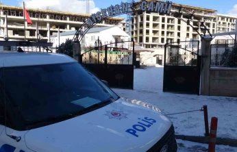 Malatya'da cami tuvaletinde baygın bulunan genç hastaneye kaldırıldı