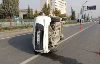 Malatya'da hafif ticari araç ile otomobil çarpıştı: 3 yaralı