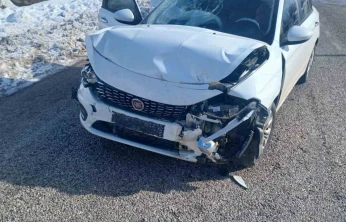 Malatya'da iki otomobil çarpıştı: 3 yaralı