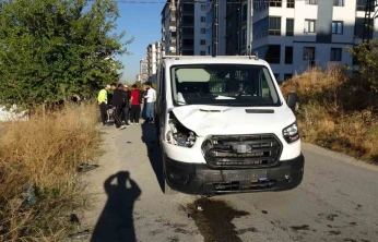 Malatya'da kamyonet ile elektrikli bisiklet çarpıştı: 2 yaralı